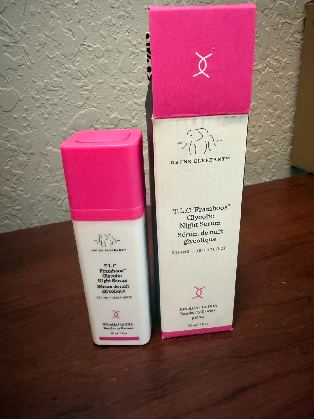 Drunk Elephant T.L.C. Framboos Glycolic Night Serum — Pink & White